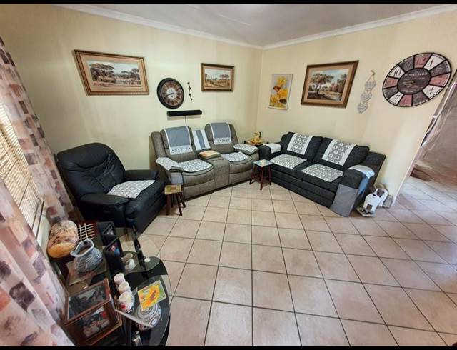 2 BEDROOM HOUSE FOR SALE IN SINOVILLE